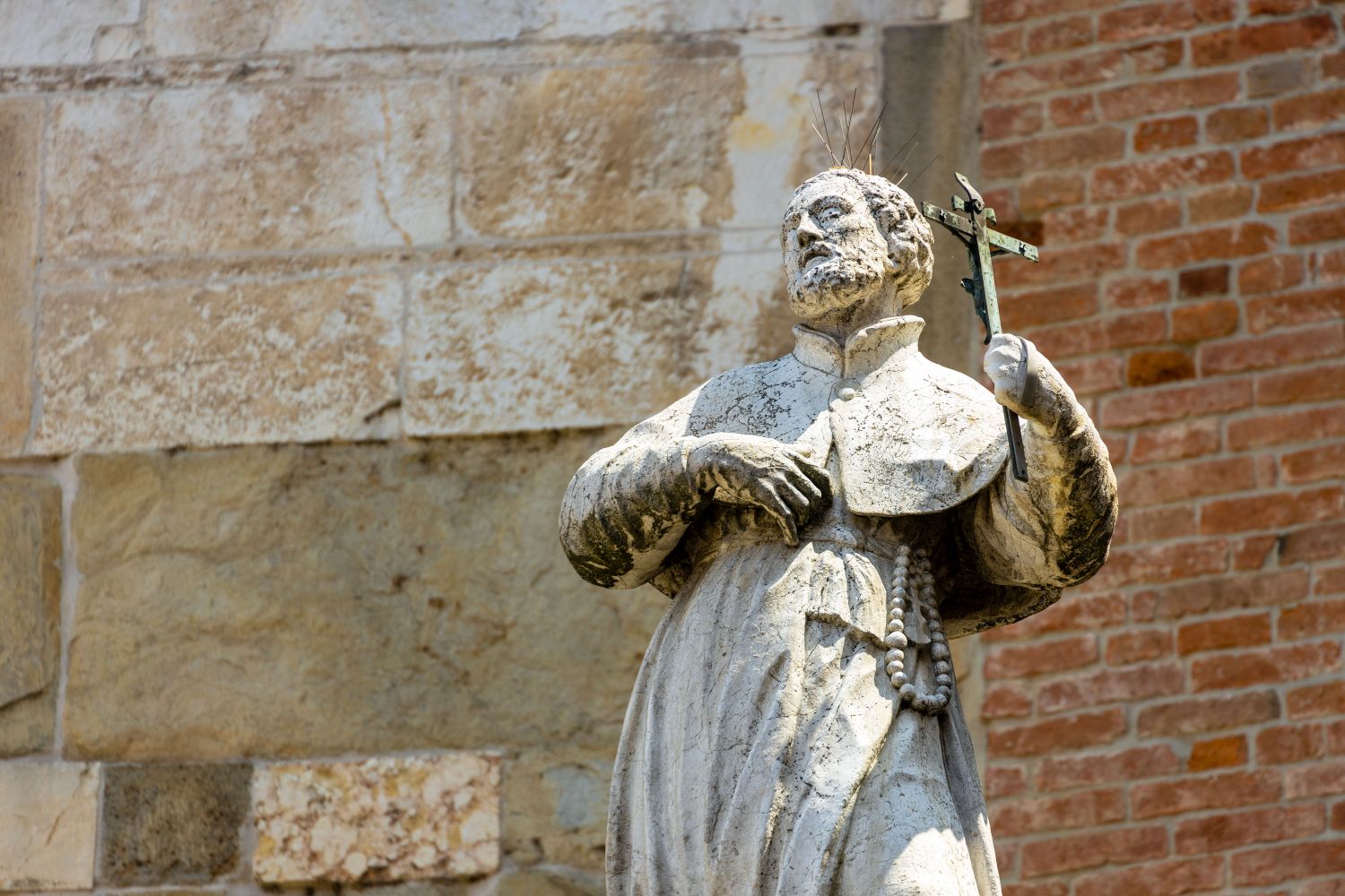 Heiligenfigur am Dom, Cremona